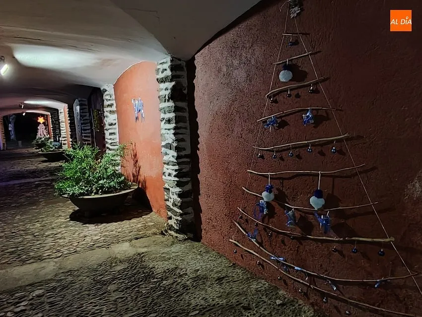 Foto 10 - El Arrabal de San Sebasti&aacute;n se viste por completo de Navidad gracias a su Asociaci&oacute;n de Vecinos