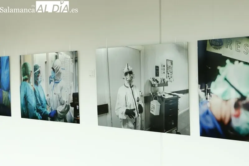 Exposición 'Protagonistas COVID19: Lugares y personas' con fotos de Solete Casado, que se puede visitar en el Hospital de Salamanca. Foto de David Sañudo