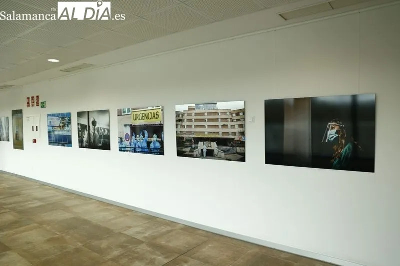 Exposición 'Protagonistas COVID19: Lugares y personas' con fotos de Solete Casado, que se puede visitar en el Hospital de Salamanca. Foto de David Sañudo