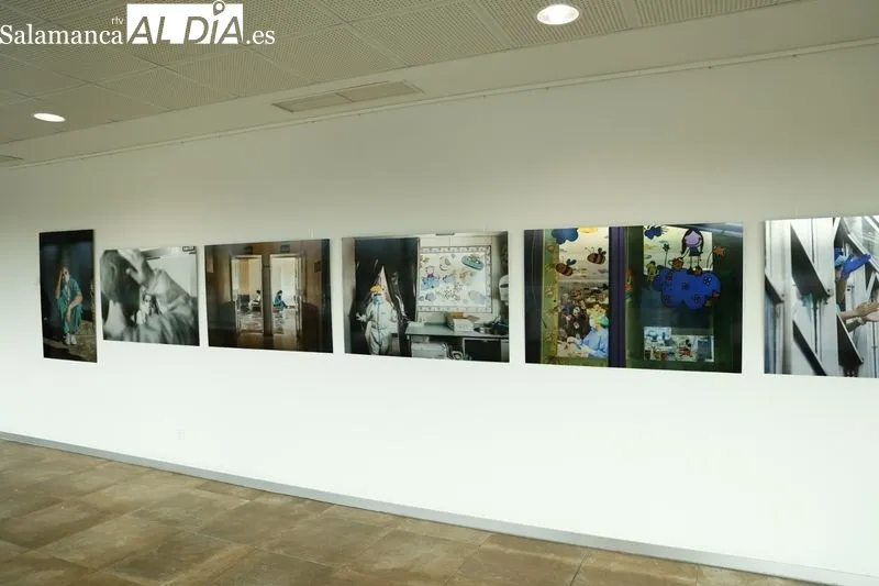 Exposición 'Protagonistas COVID19: Lugares y personas' con fotos de Solete Casado, que se puede visitar en el Hospital de Salamanca. Foto de David Sañudo