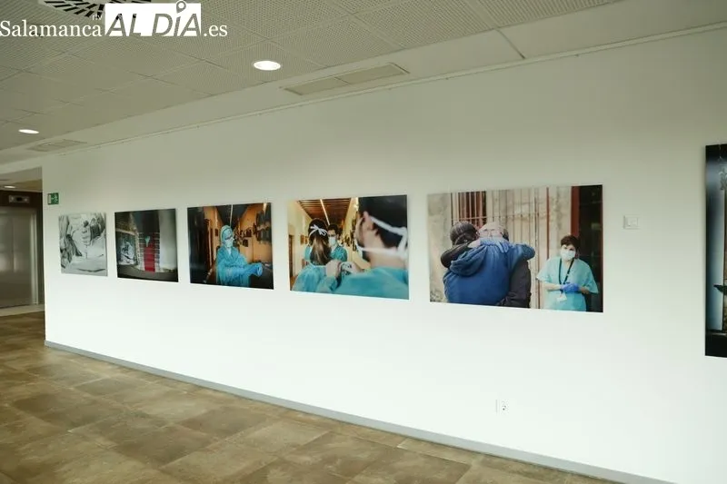 Exposición 'Protagonistas COVID19: Lugares y personas' con fotos de Solete Casado, que se puede visitar en el Hospital de Salamanca. Foto de David Sañudo