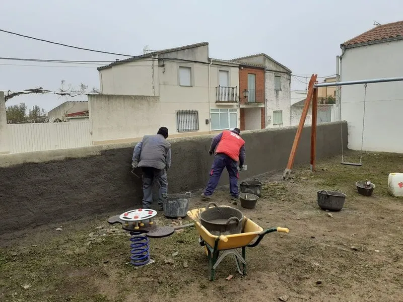 Foto 3 - El Ayuntamiento intensifica los trabajos de mantenimiento en Torrej&oacute;n de Alba