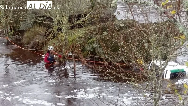 El cuerpo sin vida del fotrestal se hallaba a 400 metros del lugar en el que se había encontrado el coche en la rivera de Cabeza de Framontanos  