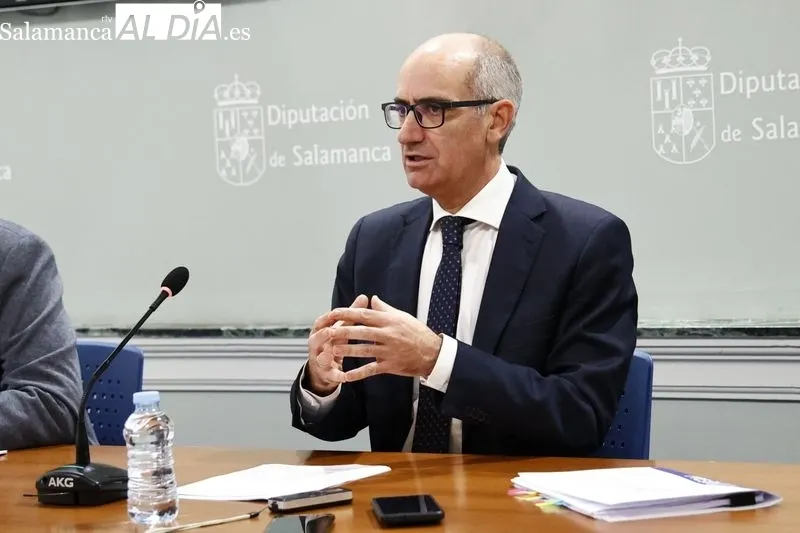 El presidente de la Diputación de Salamanca, Javier Iglesias, presenta el Anteproyecto de Presupuestos de la Diputación de Salamanca para el ejercicio 2023. Foto de David Sañudo