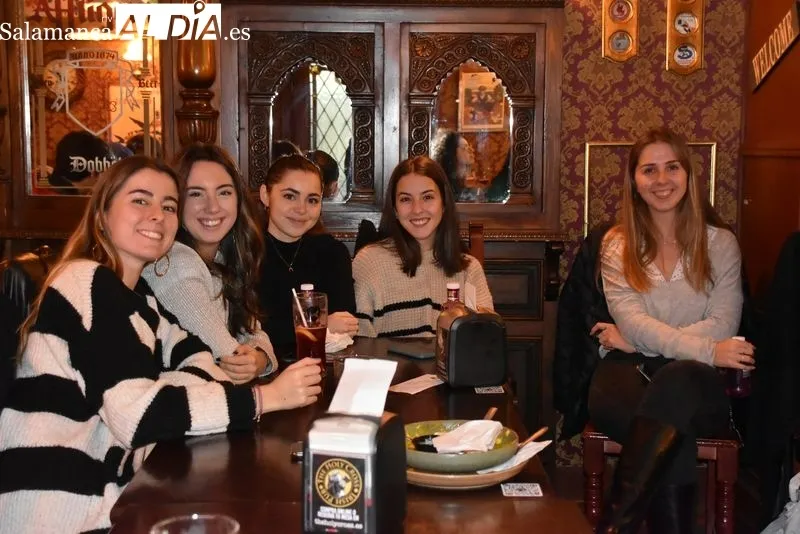 Galería de imágenes de los salmantinos viendo el España - Japón / Fotos: Vanesa Martins
