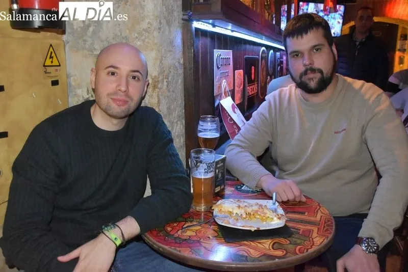 Galería de imágenes de los salmantinos viendo el España - Japón / Fotos: Vanesa Martins