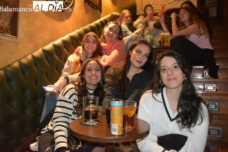 Galería de imágenes de los salmantinos viendo el España - Japón / Fotos: Vanesa Martins