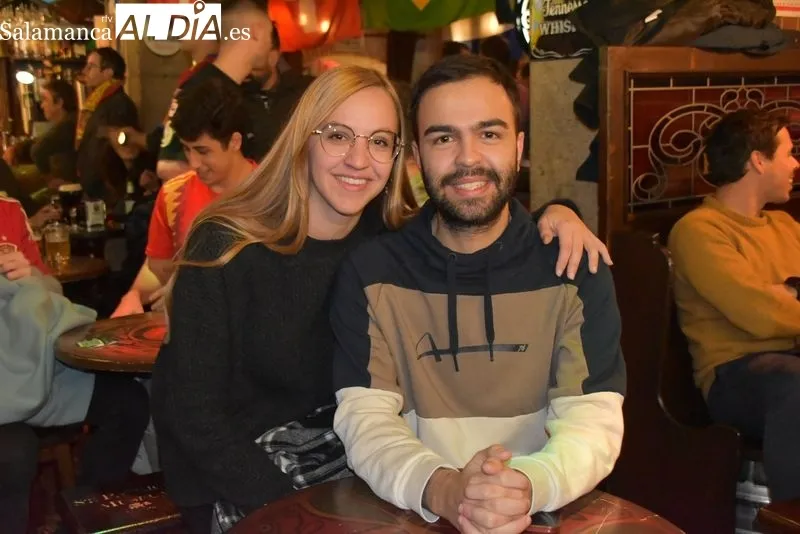 Galería de imágenes de los salmantinos viendo el España - Japón / Fotos: Vanesa Martins