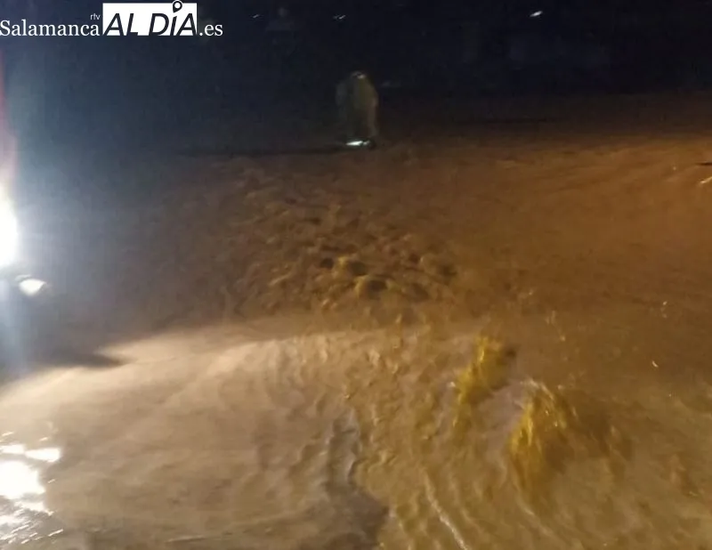 Foto 3 - Inundaci&oacute;n y caos en el camino de los Almendrucales