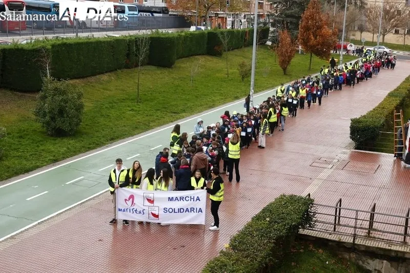 El Colegio Marista Champagnat ha celebrado esta mañana su tradicional Marcha de Navidad Solidaria. Foto de David Sañudo