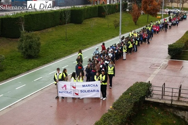 El Colegio Marista Champagnat ha celebrado esta mañana su tradicional Marcha de Navidad Solidaria. Foto de David Sañudo