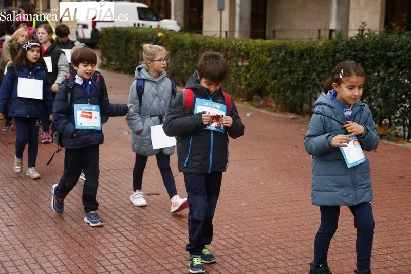 El Colegio Marista Champagnat ha celebrado esta mañana su tradicional Marcha de Navidad Solidaria. Foto de David Sañudo