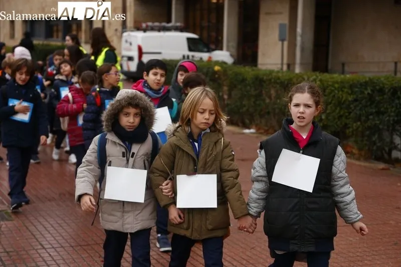 El Colegio Marista Champagnat ha celebrado esta mañana su tradicional Marcha de Navidad Solidaria. Foto de David Sañudo