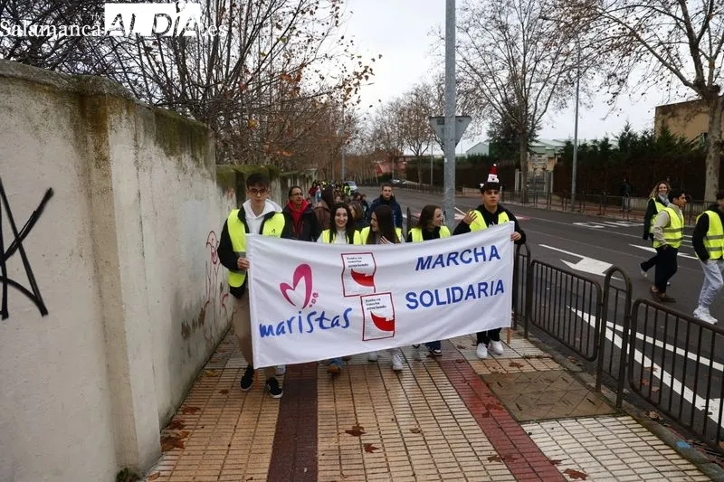 El Colegio Marista Champagnat ha celebrado esta mañana su tradicional Marcha de Navidad Solidaria. Foto de David Sañudo