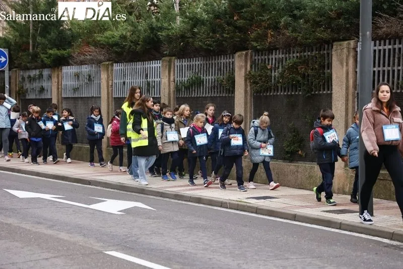 El Colegio Marista Champagnat ha celebrado esta mañana su tradicional Marcha de Navidad Solidaria. Foto de David Sañudo