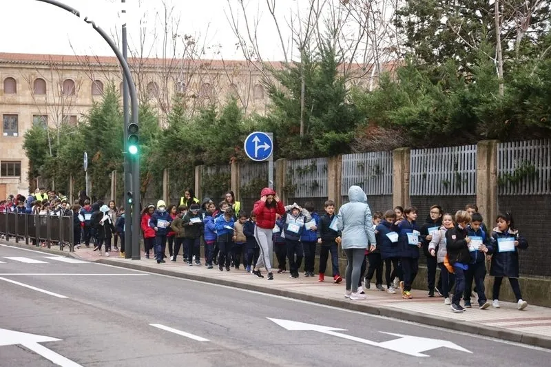El Colegio Marista Champagnat ha celebrado esta mañana su tradicional Marcha de Navidad Solidaria. Foto de David Sañudo