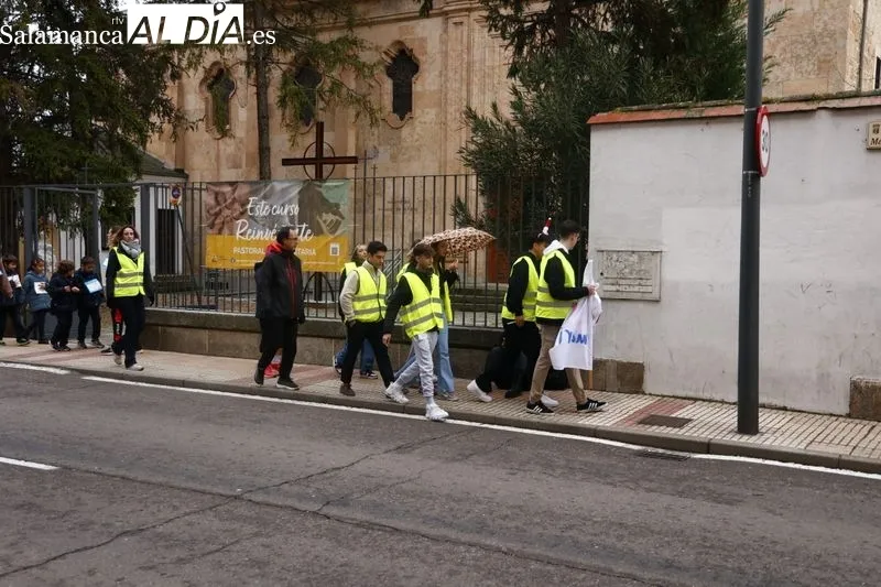 El Colegio Marista Champagnat ha celebrado esta mañana su tradicional Marcha de Navidad Solidaria. Foto de David Sañudo