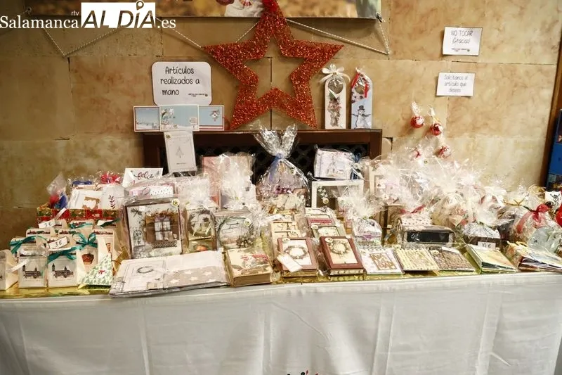 X Mercadillo solidario de Pyfano en el local de la antigua Caja de Ahorros en la Plaza Mayor, con acceso por calle Espoz y Mina 27-35. Foto de David Sañudo