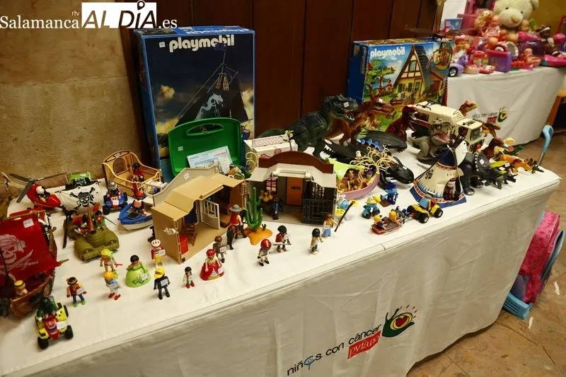 X Mercadillo solidario de Pyfano en el local de la antigua Caja de Ahorros en la Plaza Mayor, con acceso por calle Espoz y Mina 27-35. Foto de David Sañudo