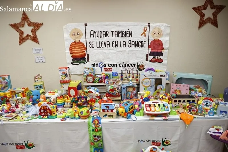 X Mercadillo solidario de Pyfano en el local de la antigua Caja de Ahorros en la Plaza Mayor, con acceso por calle Espoz y Mina 27-35. Foto de David Sañudo