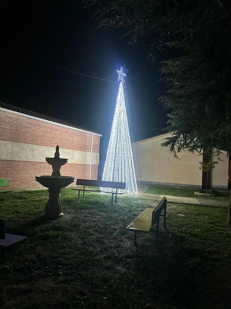 Foto 2 - La Navidad ya se instala en Galinduste