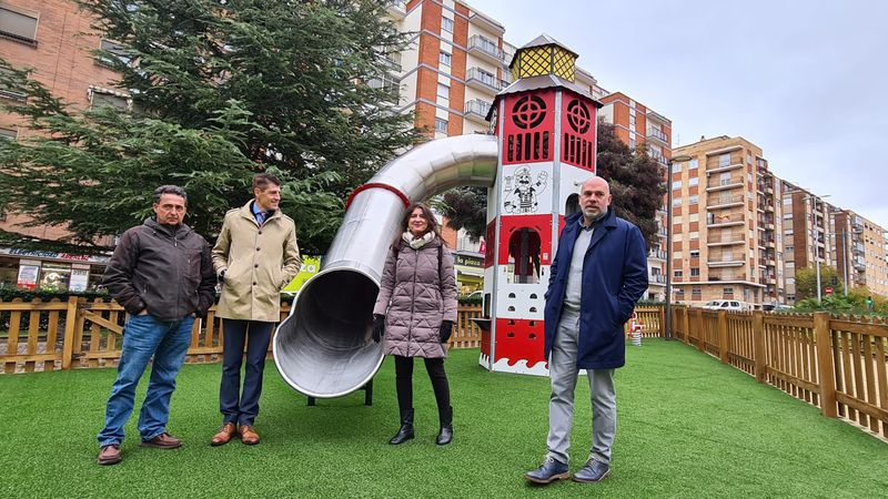 Renovada zona de juegos infantiles en la Plaza de Madrid