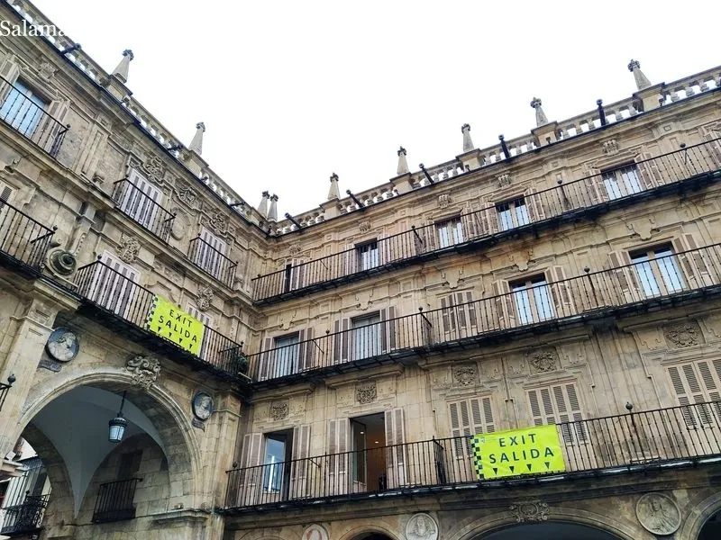 Preparativos de la Nochevieja Universitaria en la Plaza Mayor de Salamanca. Foto de David Sañudo