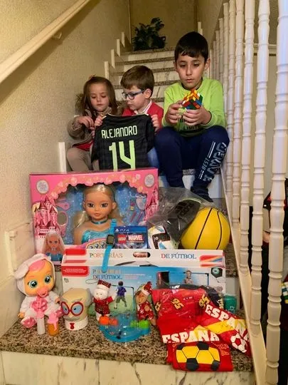 Foto 16 - La ilusi&oacute;n de los salmantinos por los regalos de los Reyes Magos