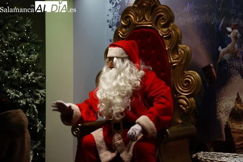 Multitudinario recibimiento a Papá Noel en El Corte Inglés   | Fotos: David Sañudo