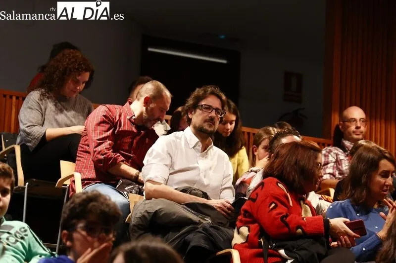 La magia de Estefanía Galera divierte a pequeños y mayores | Fotos: David Sañudo