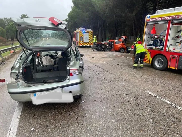 Fotografías del accidente | Foto: Perfil de Twitter @BomberosDip_VLL