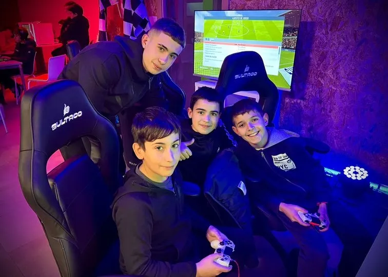 Gran acogida del 'Carbajosa Gaming Fest' por parte de los jóvenes de municipio