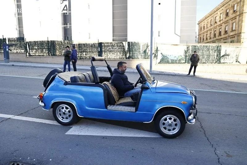 El Guardia Urbano recorre Salamanca como preludio de las fiestas navideñas | Fotos: David Sañudo