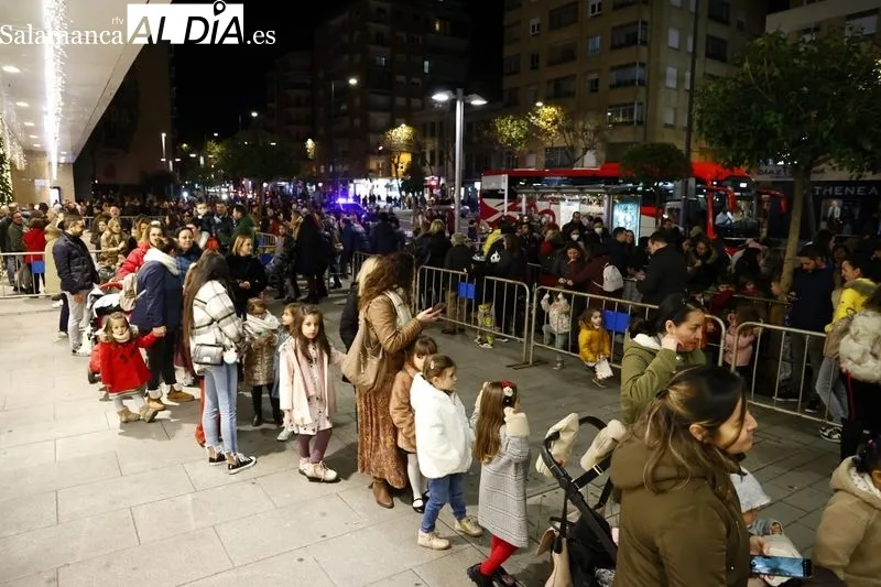 Multitudinario recibimiento a Papá Noel en El Corte Inglés   | Fotos: David Sañudo