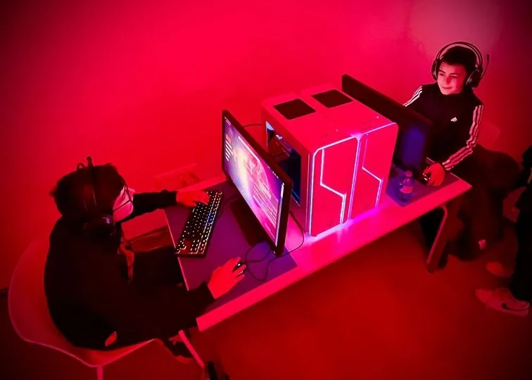 Gran acogida del 'Carbajosa Gaming Fest' por parte de los jóvenes de municipio