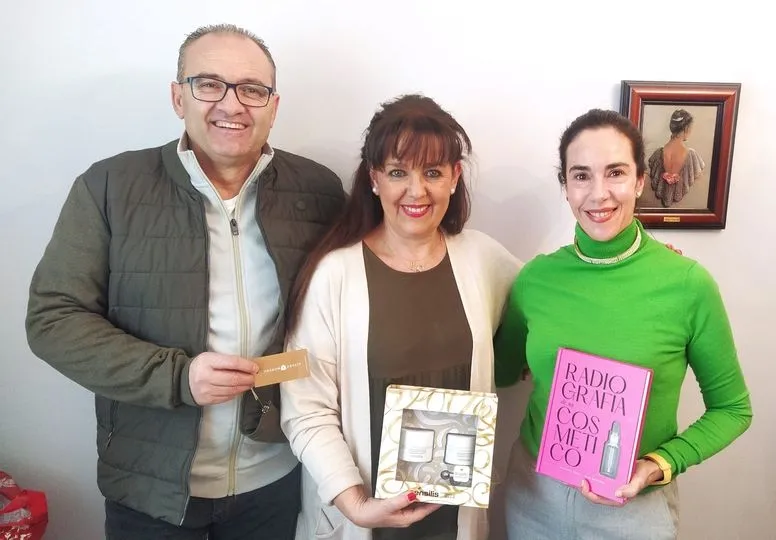 Los alumnos del Colegio San Juan Bosco visitan los laboratorios de láseres de la USAL