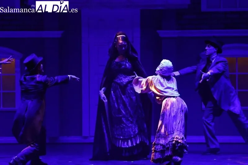 'Perter, el musical' reúne a niños y mayores en Salamanca | FOTOS: David Sañudo