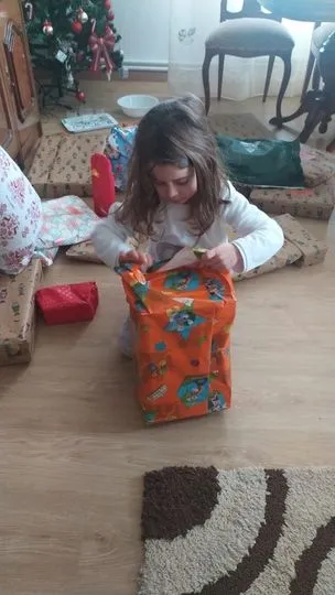 Foto 3 - La ilusi&oacute;n de los salmantinos por los regalos de los Reyes Magos