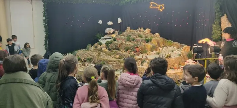 Los más pequeños de Carbajosa disfrutan de las visitas al Nacimiento 