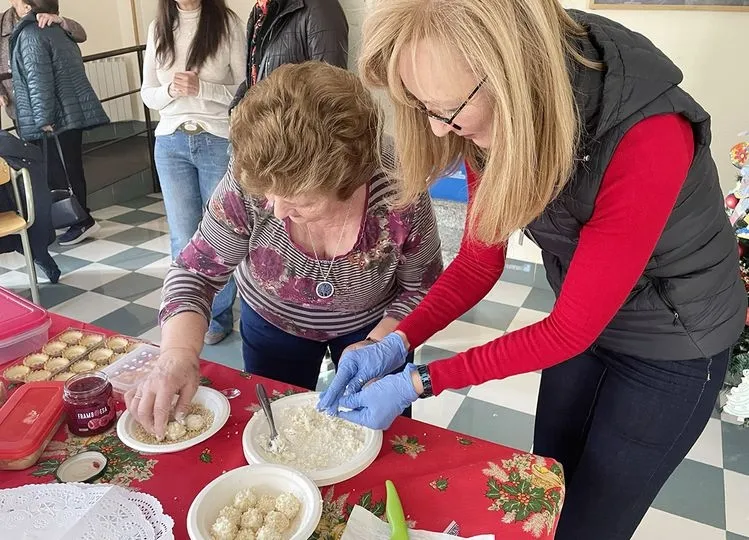Taller de cocina, hinchables, consolas.... niños y mayores de Carbajosa disfrutan de la programación navideña