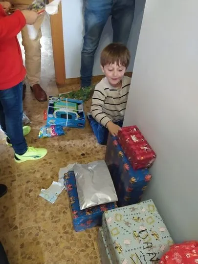 Foto 10 - La ilusi&oacute;n de los salmantinos por los regalos de los Reyes Magos
