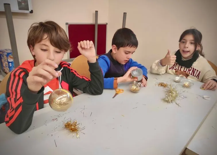 Los más pequeños de Carbajosa disfrutan de las visitas al Nacimiento 