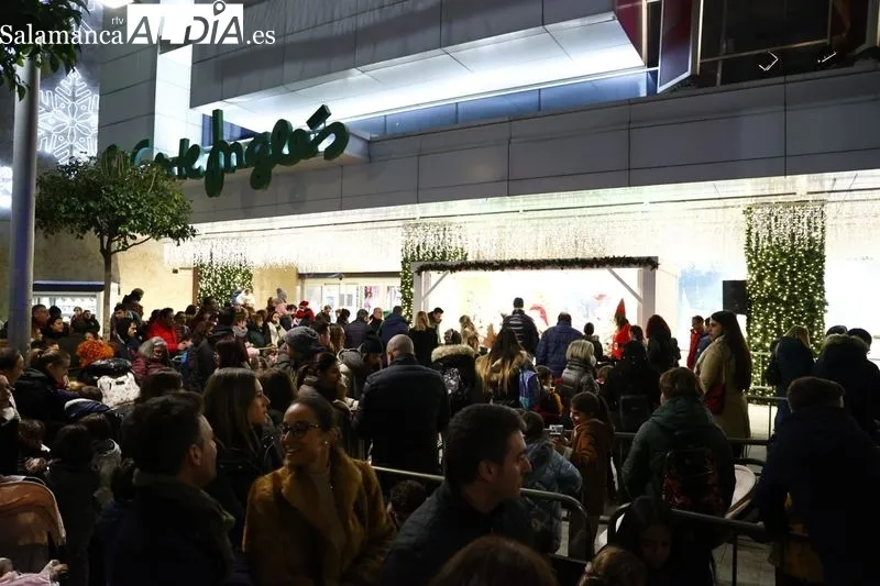 Multitudinario recibimiento a Papá Noel en El Corte Inglés   | Fotos: David Sañudo