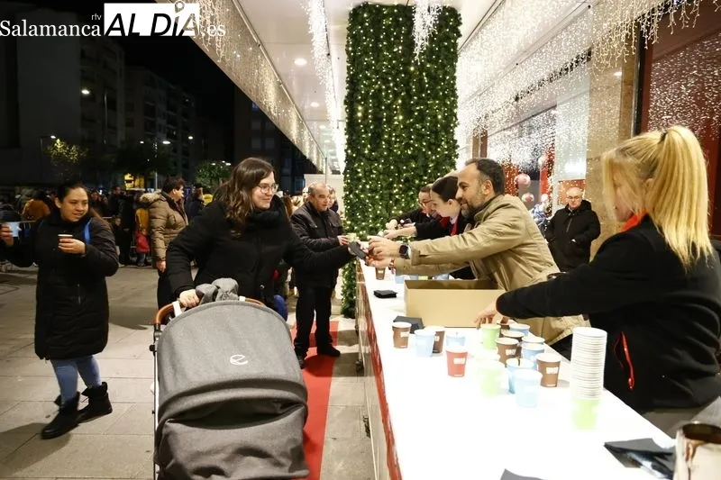 Multitudinario recibimiento a Papá Noel en El Corte Inglés   | Fotos: David Sañudo