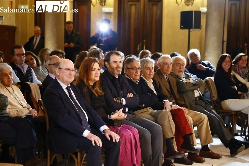 El Casino acoge la presentación de 'Vuelos en libertad. Memorias desordenadas de un jurista inquieto' | FOTOS: David Sañudo