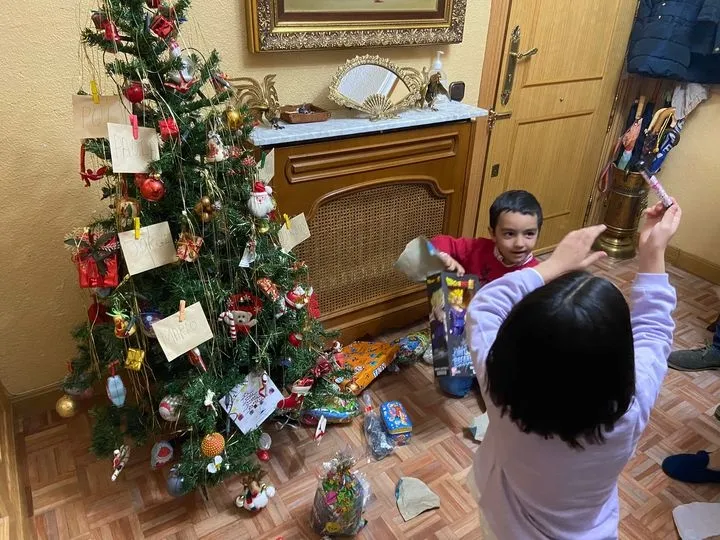 Foto 12 - La ilusi&oacute;n de los salmantinos por los regalos de los Reyes Magos