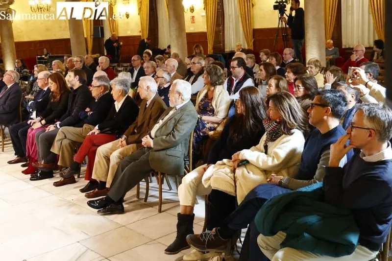 El Casino acoge la presentación de 'Vuelos en libertad. Memorias desordenadas de un jurista inquieto' | FOTOS: David Sañudo