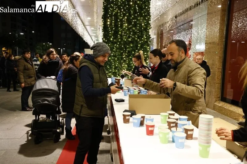 Multitudinario recibimiento a Papá Noel en El Corte Inglés   | Fotos: David Sañudo