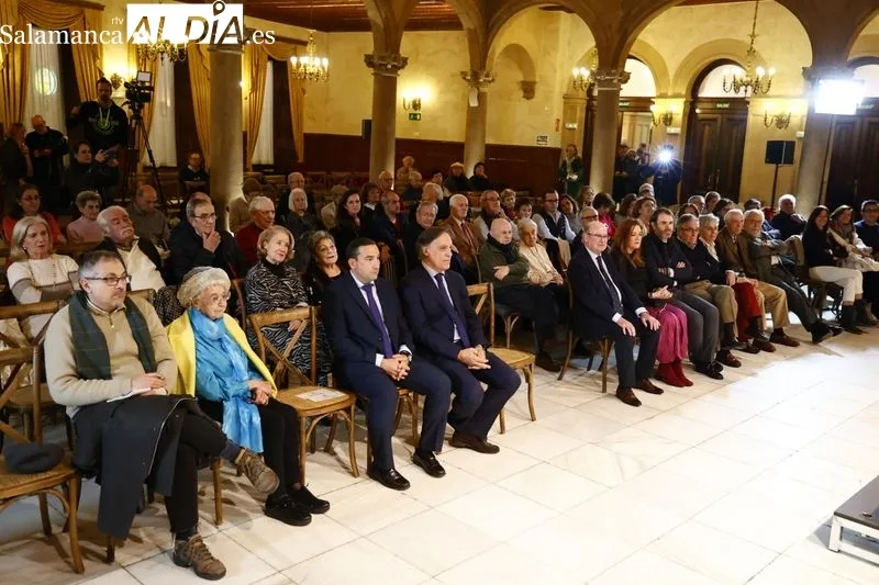 El Casino acoge la presentación de 'Vuelos en libertad. Memorias desordenadas de un jurista inquieto' | FOTOS: David Sañudo
