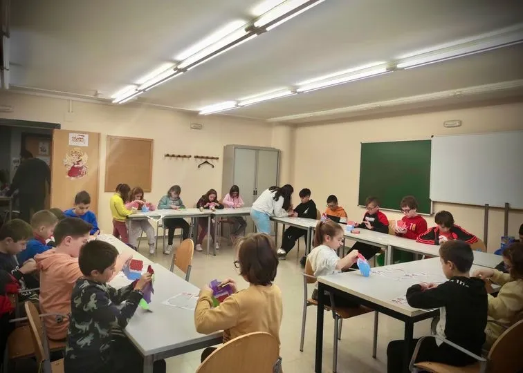 Los más pequeños de Carbajosa disfrutan de las visitas al Nacimiento 